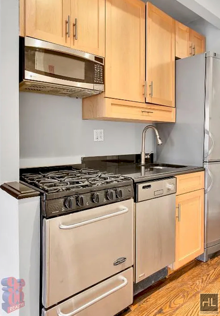 E 13th St. - Photo 3