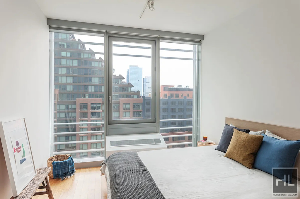West 54th Street - Photo 1