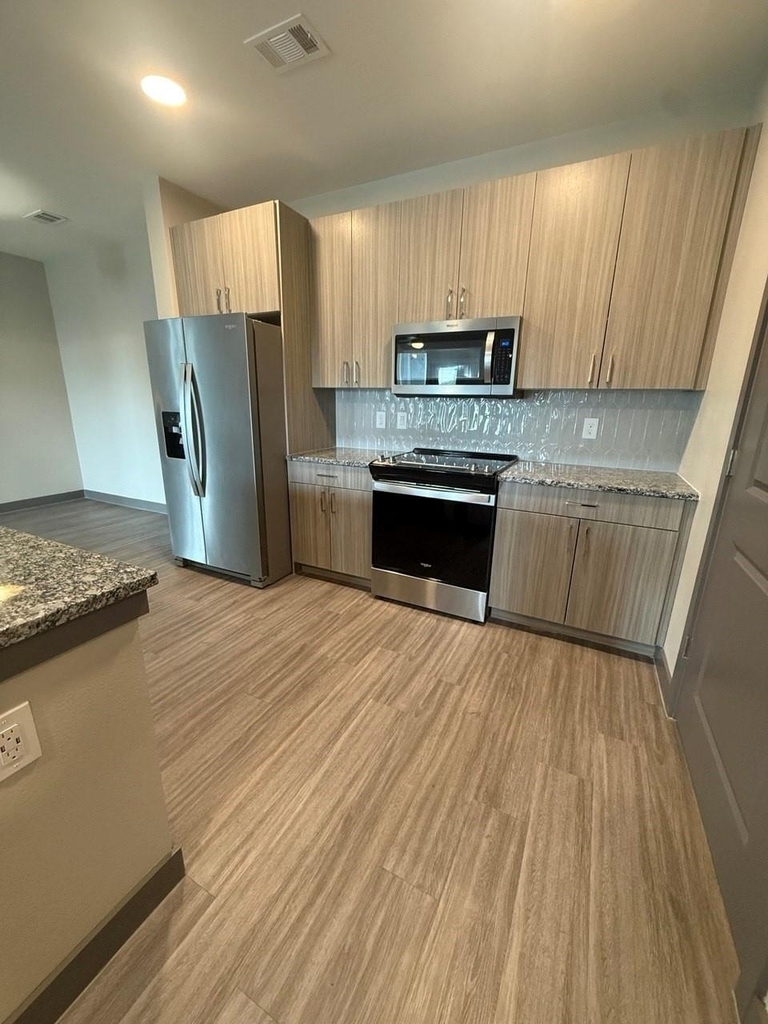 17448 N Eldridge Parkway - Photo 4