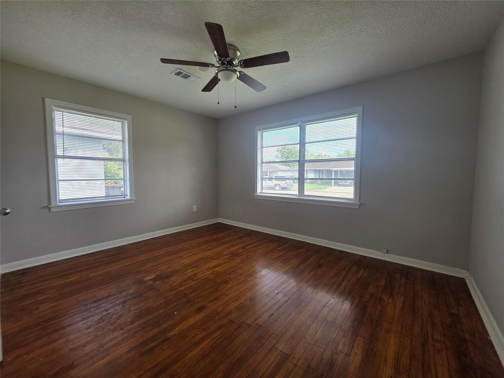 705 N Circle Drive - Photo 10