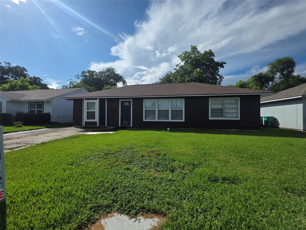 705 N Circle Drive - Photo 0