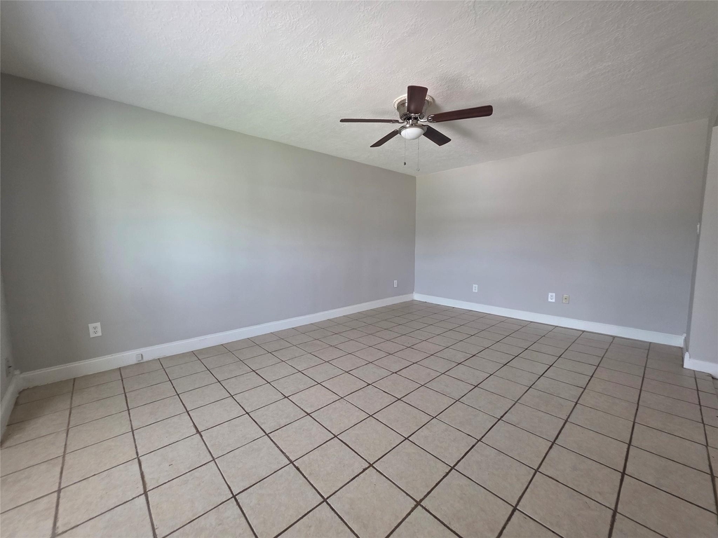 705 N Circle Drive - Photo 7