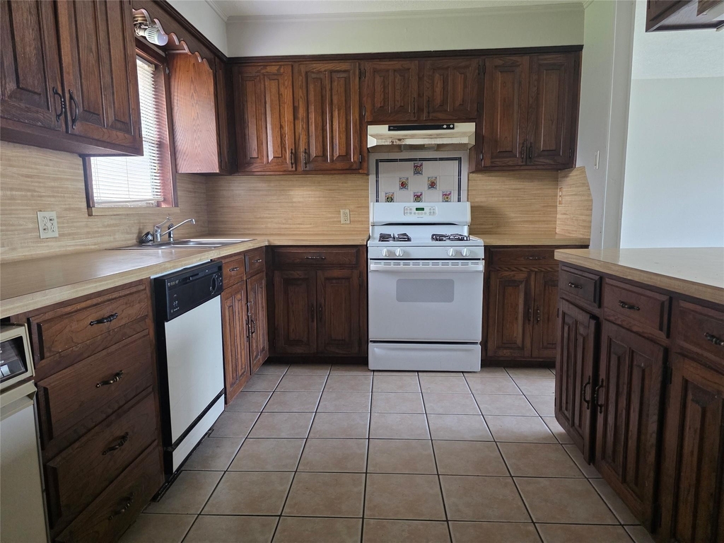 705 N Circle Drive - Photo 4