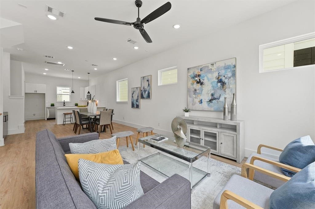 1207 Cavalcade Street - Photo 4