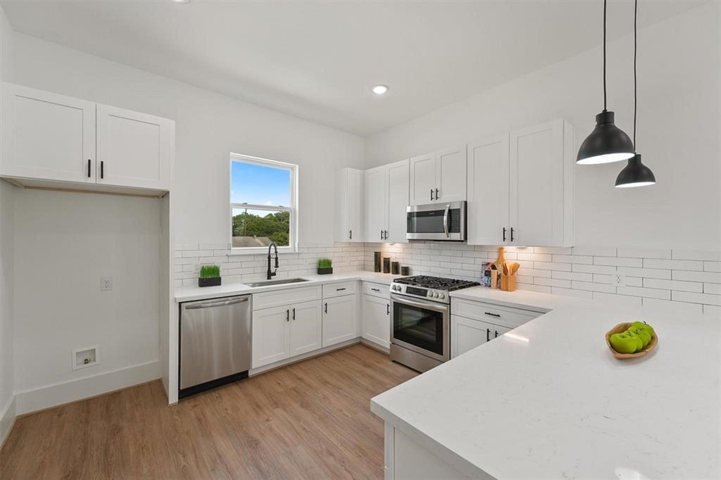 1207 Cavalcade Street - Photo 9