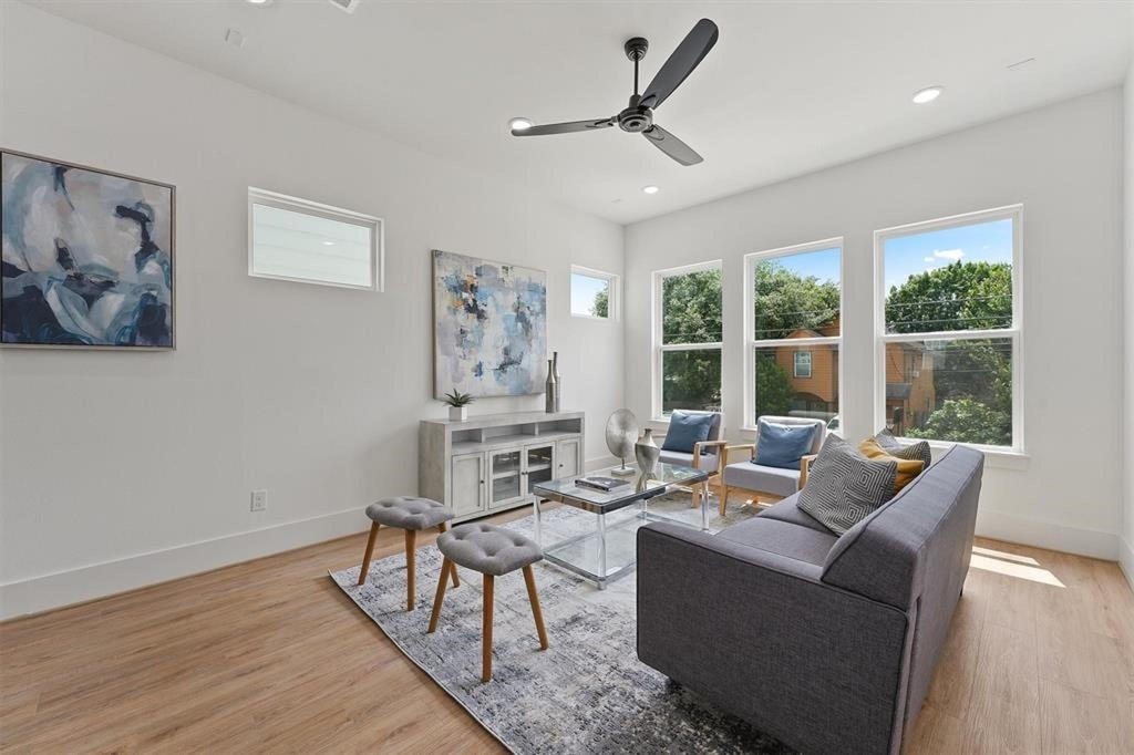 1207 Cavalcade Street - Photo 2
