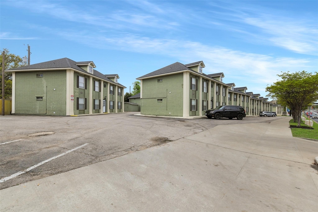 1511 Broadmoor Drive - Photo 6
