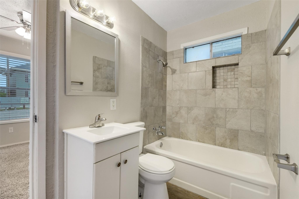 1511 Broadmoor Drive - Photo 4