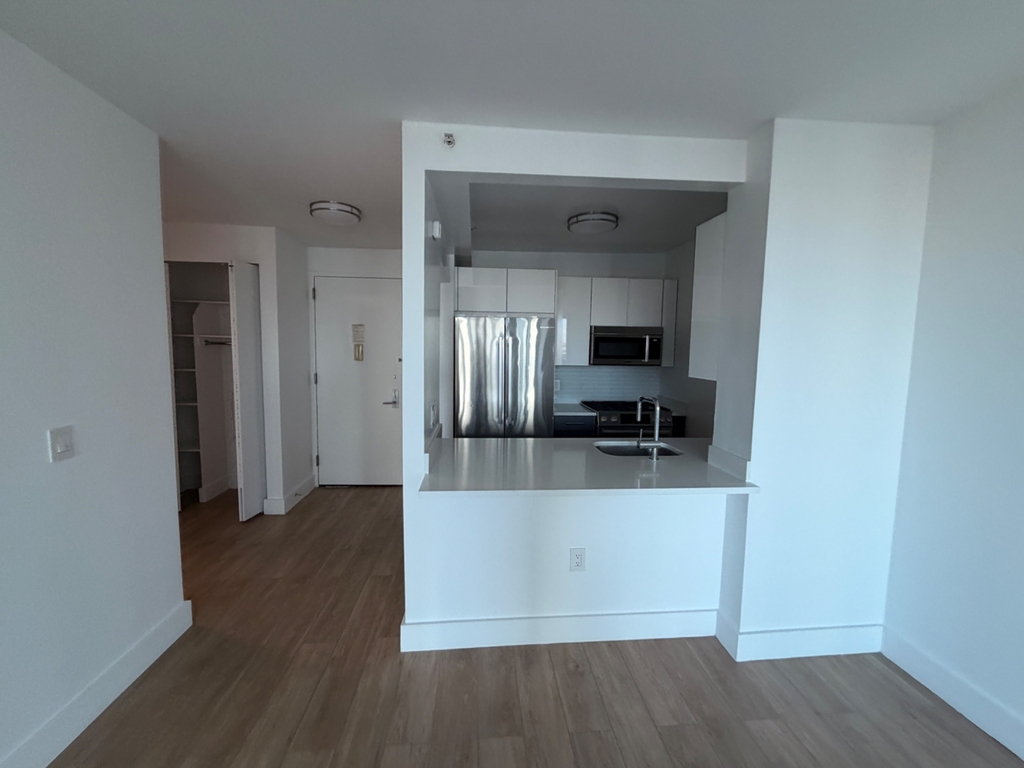 Center Boulevard - Photo 2