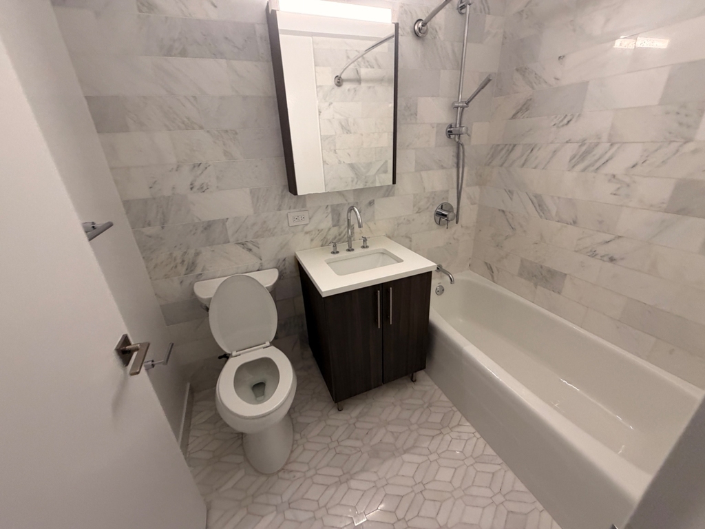 Center Boulevard - Photo 3