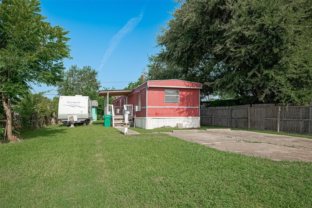 914 Davis Street - Photo 2
