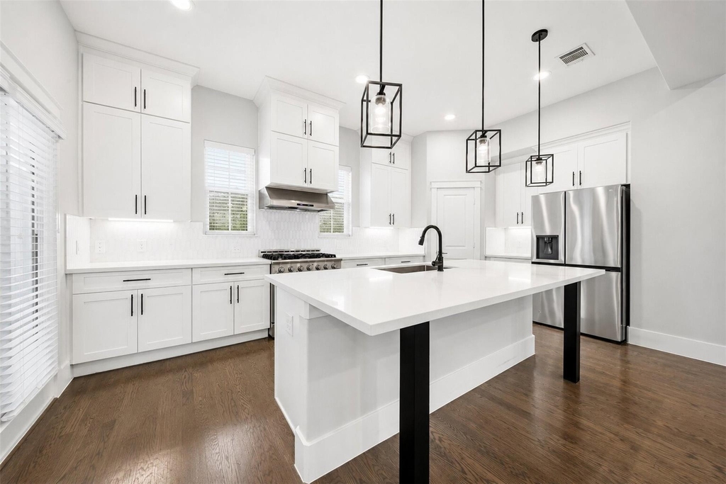 1421 W 23rd Street - Photo 12