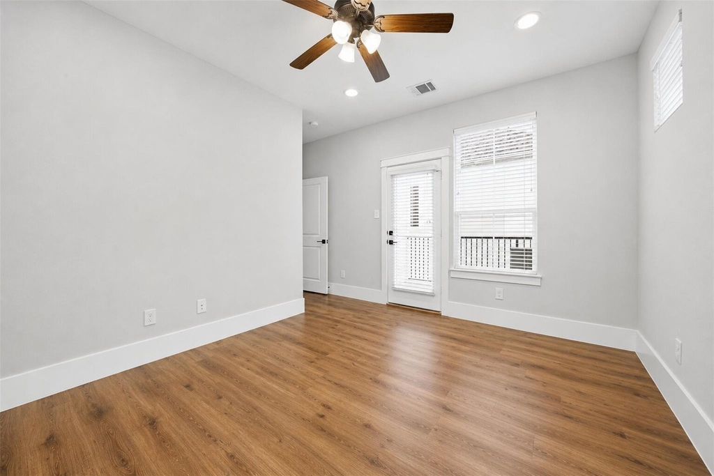 1421 W 23rd Street - Photo 23