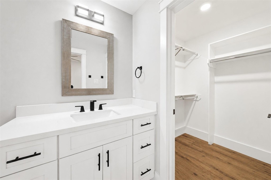 1421 W 23rd Street - Photo 6