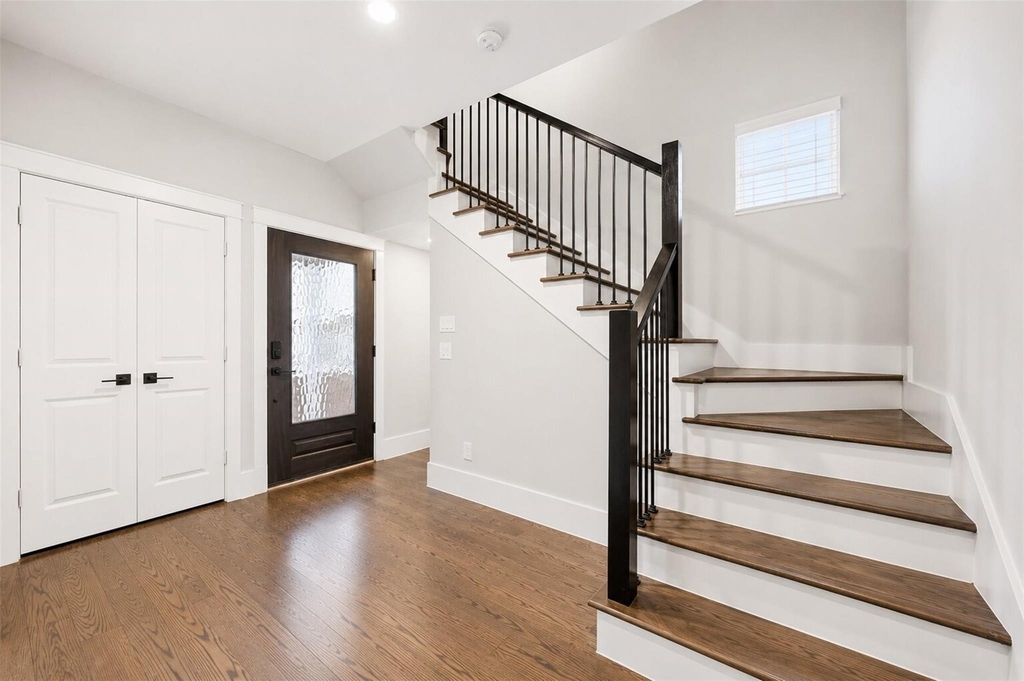 1421 W 23rd Street - Photo 2