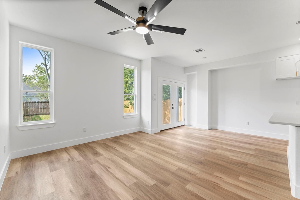 8205 Carver Road - Photo 7