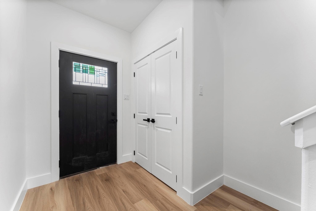 8205 Carver Road - Photo 2