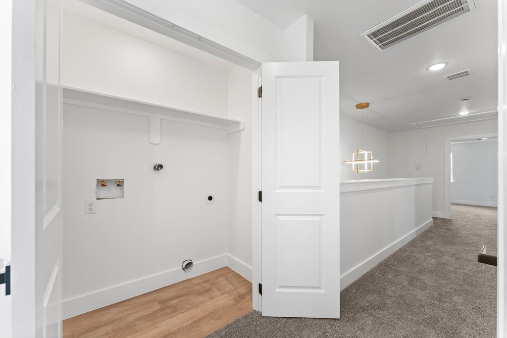 8205 Carver Road - Photo 21