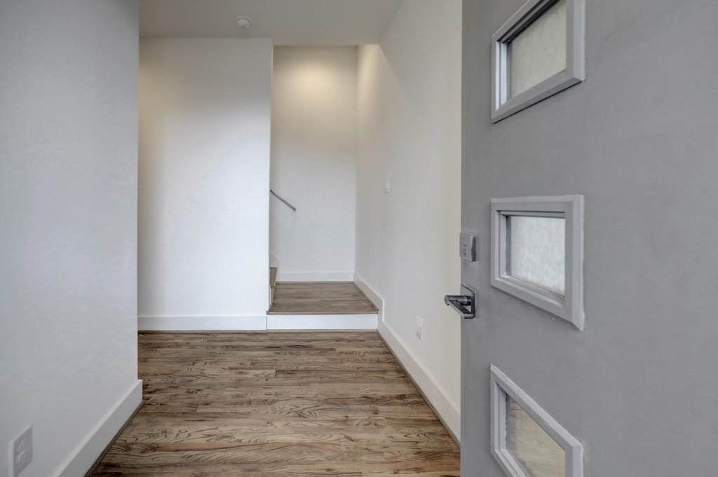 1537 W 24th Street - Photo 2