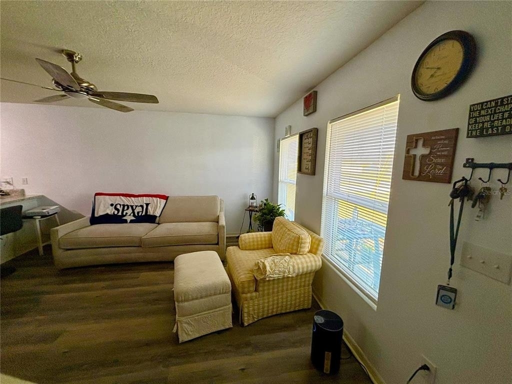 204 Gladiola Court - Photo 2