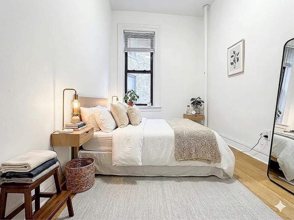 326 East 58th Street - Photo 3