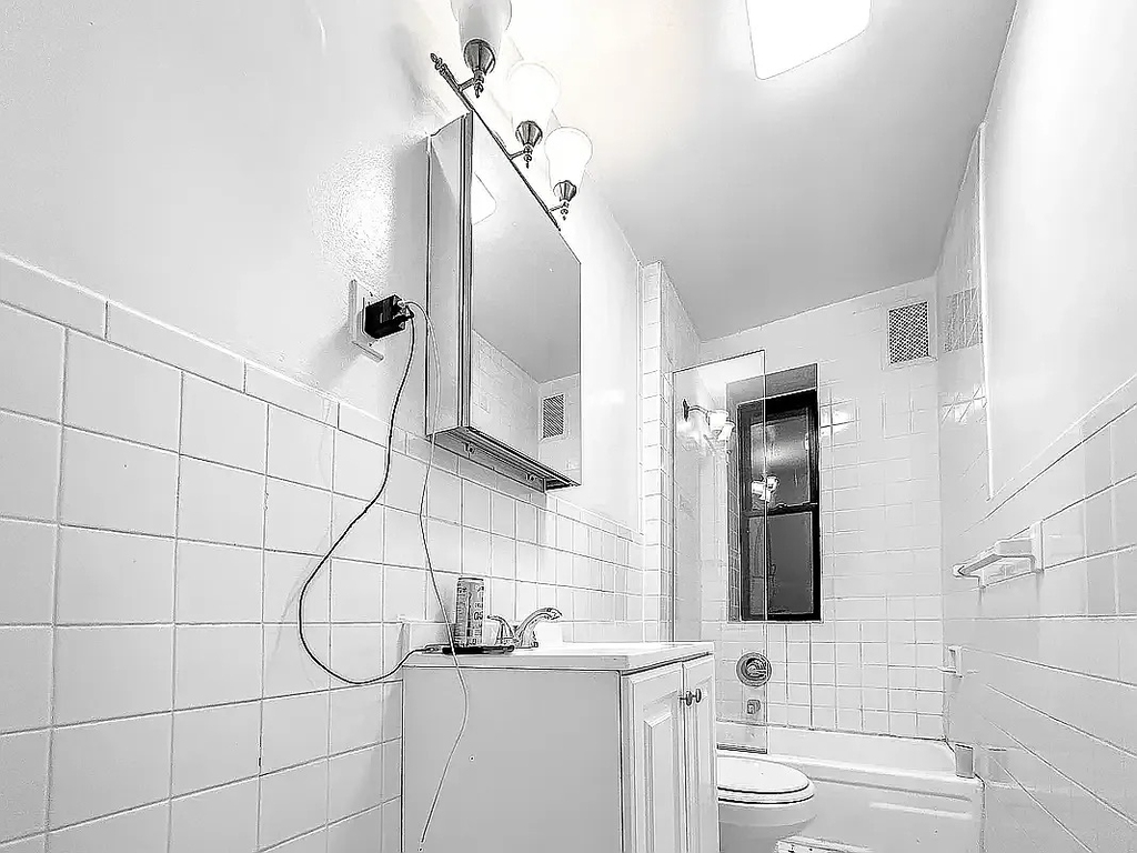 326 East 58th Street - Photo 4