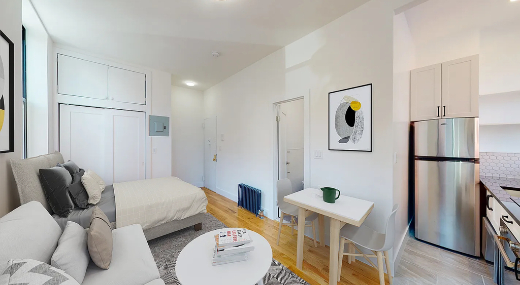 Bedford Street  - Photo 4