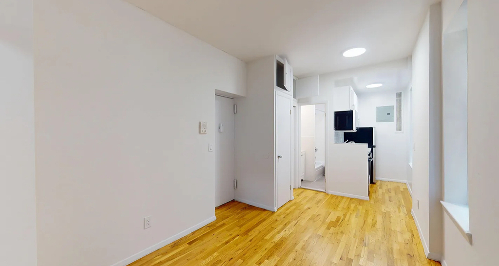 East  65th street  - Photo 4