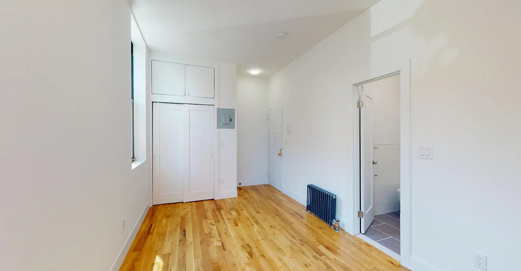 Bedford Street  - Photo 5