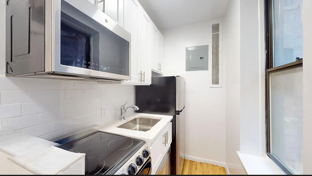 East  65th street  - Photo 6
