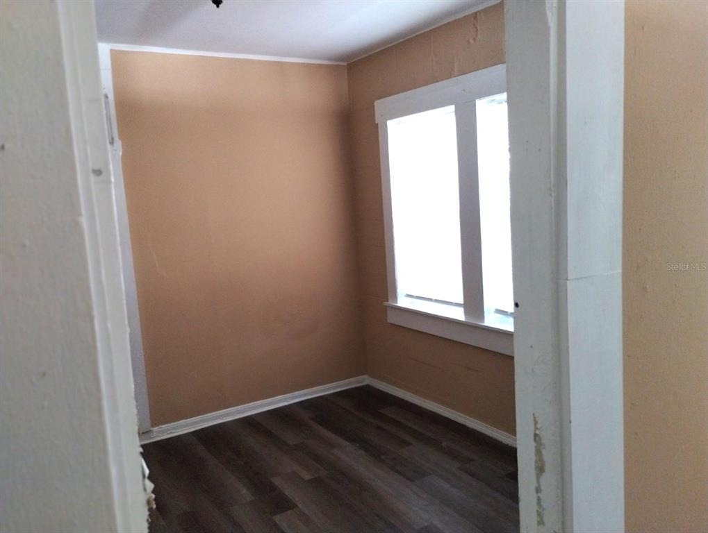 418 E Amelia Avenue - Photo 9
