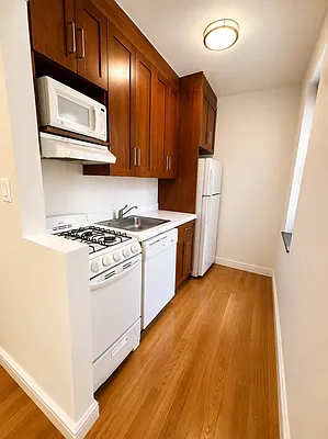 1680 York Avenue - Photo 2