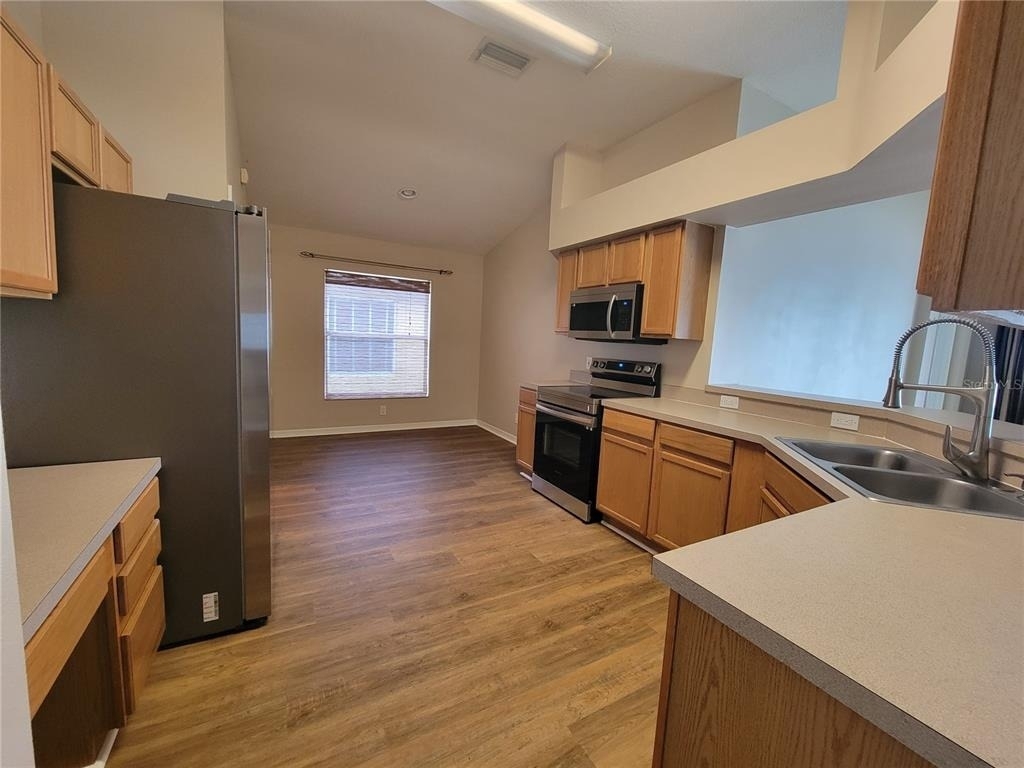 1125 Lumsden Pointe Boulevard - Photo 2