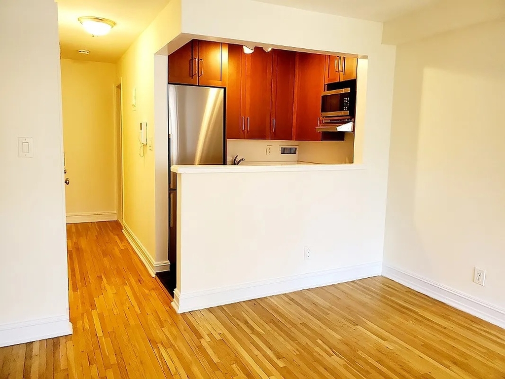 1570 1st Avenue - Photo 2