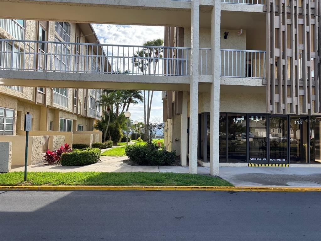 121 Island Way - Photo 0