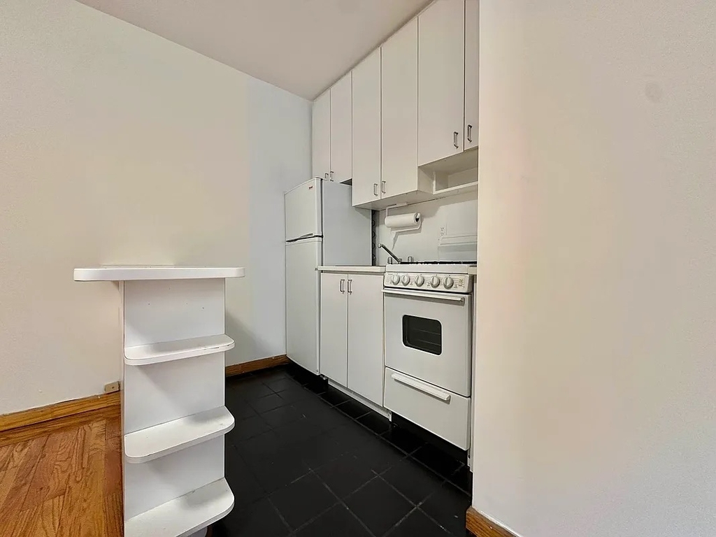 146 West 79th Street - Photo 4
