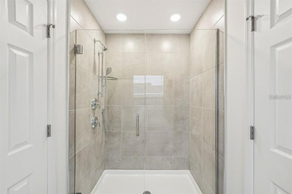 434 North Boulevard E - Photo 3