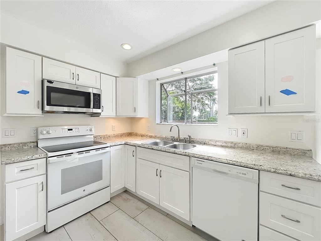 650 Whittingham Place - Photo 18