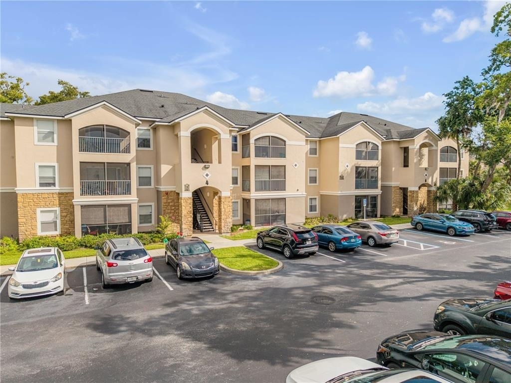 940 Village Trail - Photo 0