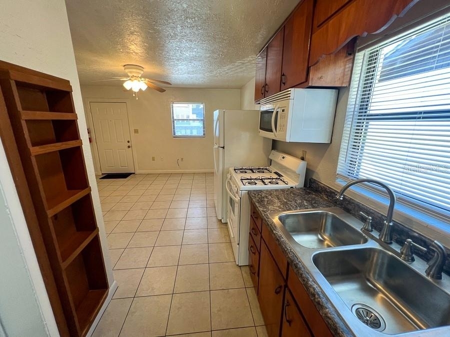 1406 Sw 18th Place - Photo 5