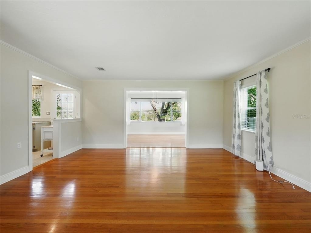 1426 Crestview Drive - Photo 3