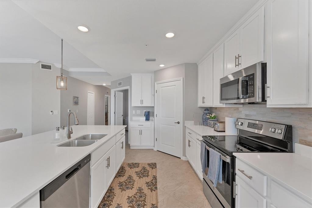 14184 Heritage Landing Boulevard - Photo 11