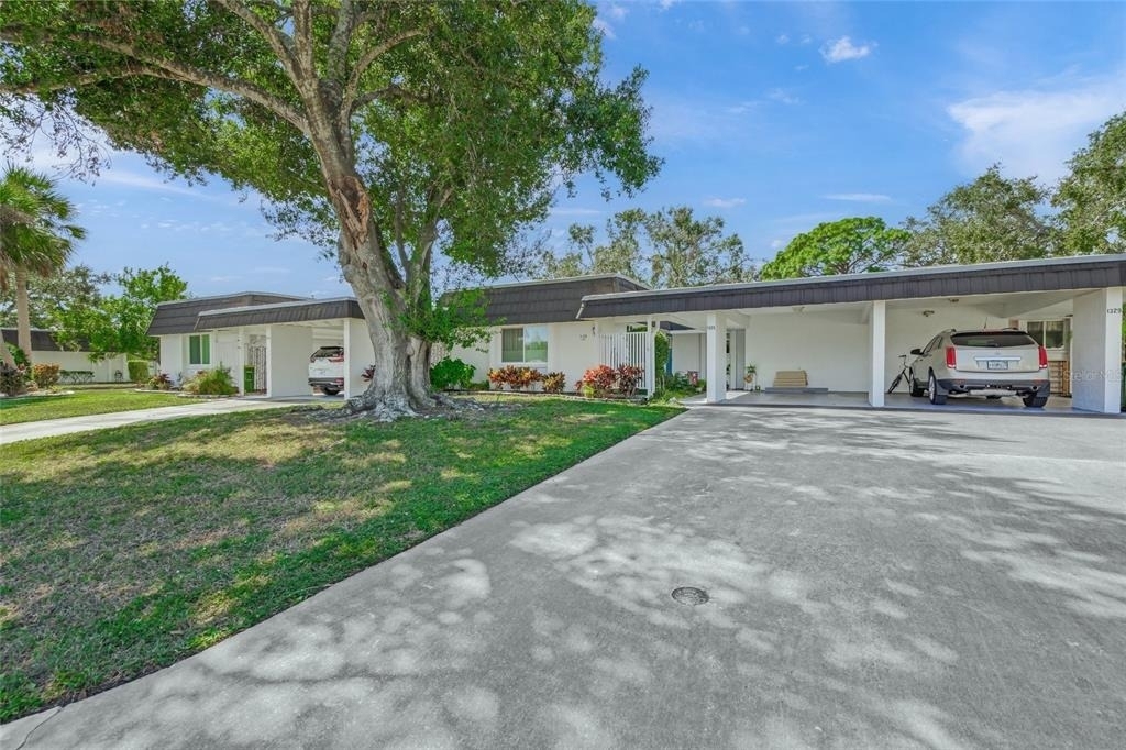 1325 Glen Oaks Drive E - Photo 0