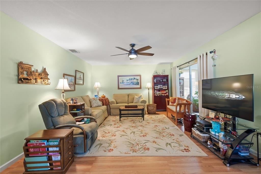 1325 Glen Oaks Drive E - Photo 4