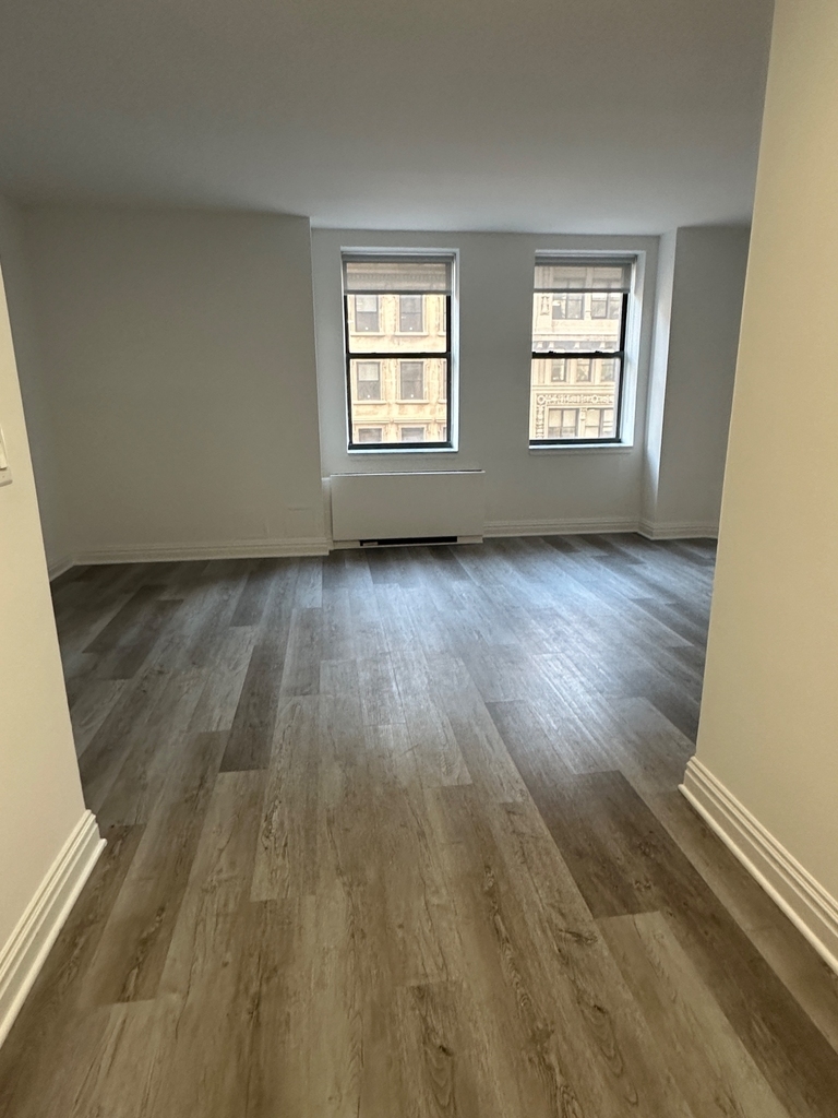 West 34th Street - Photo 15