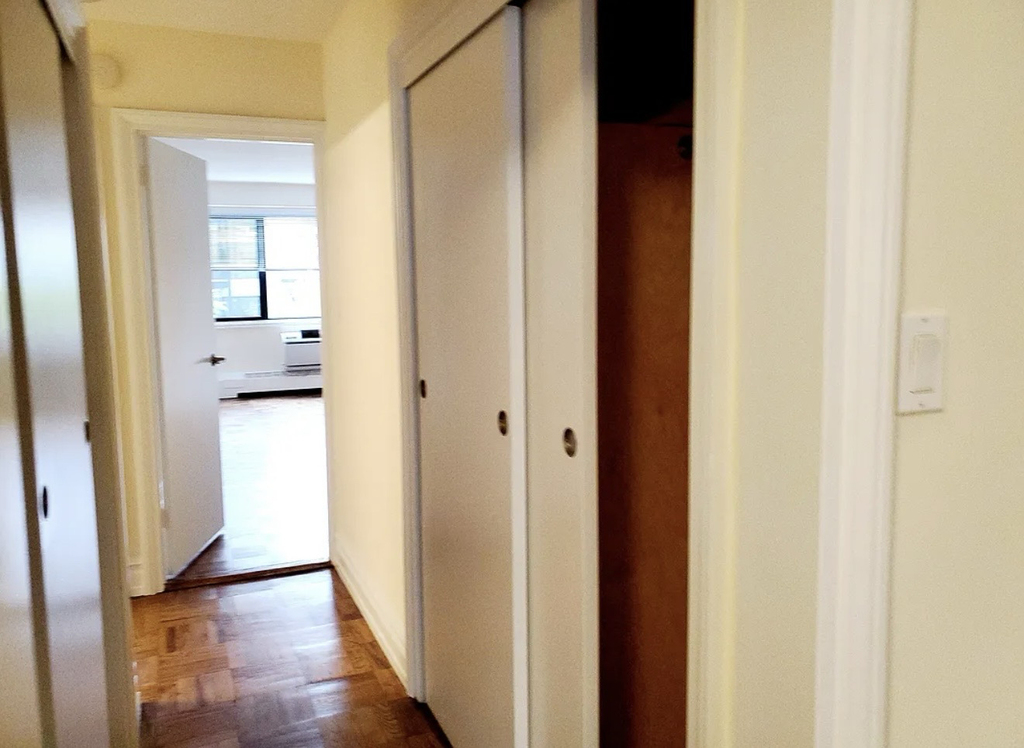 420 East 79th Street - Photo 4