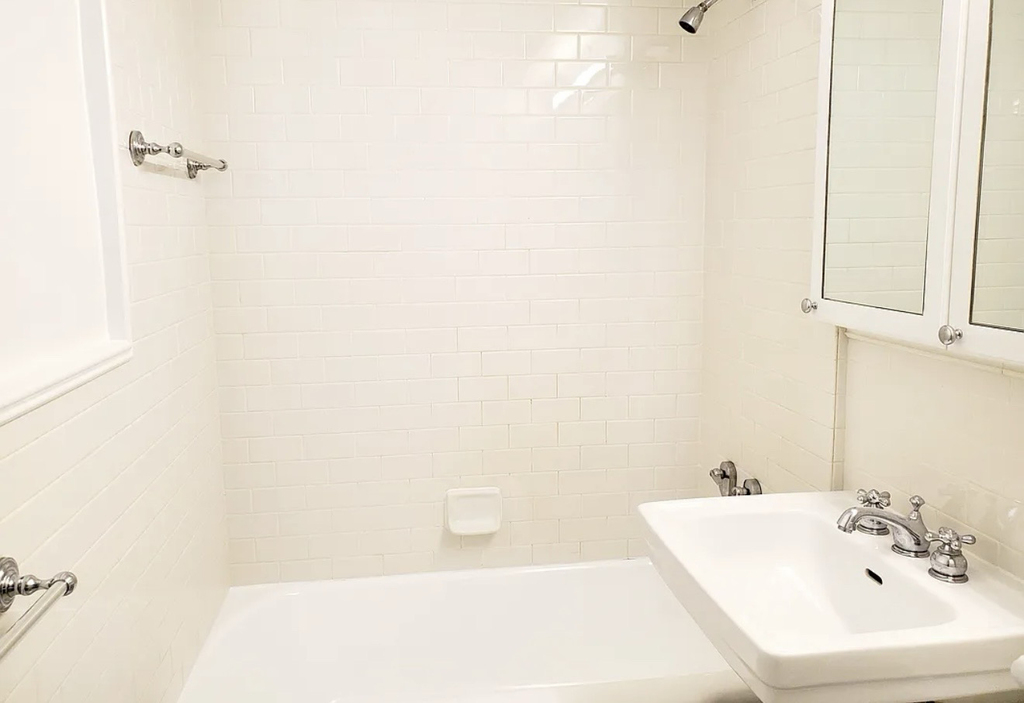 420 East 79th Street - Photo 6