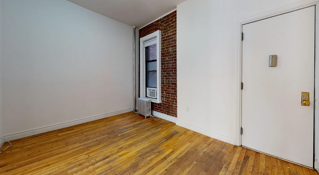 East 91st Street - Photo 3