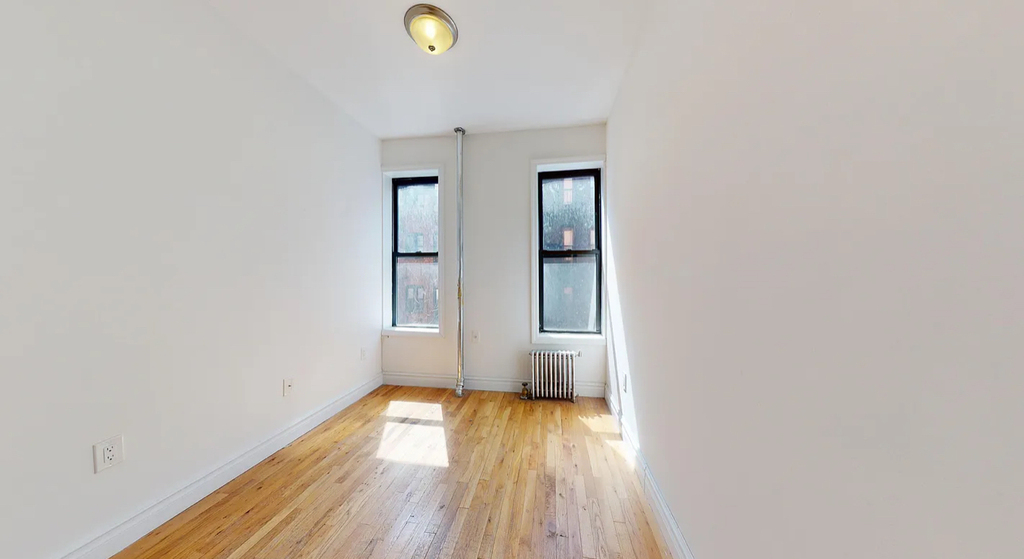 East 91st Street - Photo 4