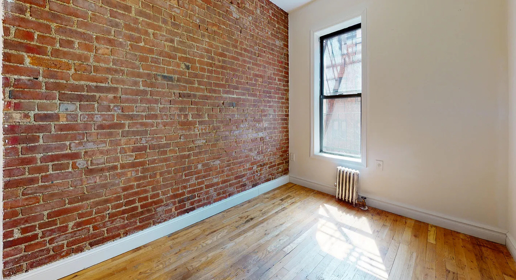East 91st Street - Photo 6